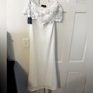 Floor length lulus dress. White. Never been worn, new with tags
